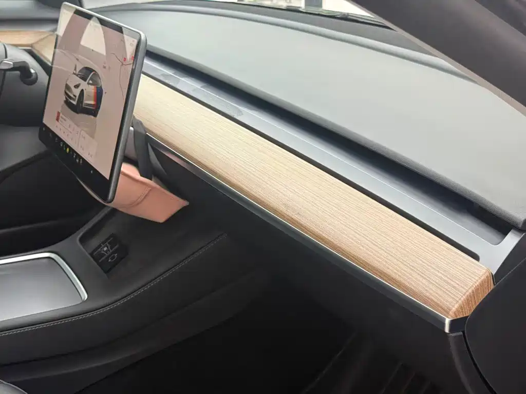 Tesla Model 3 — миниатюра 9