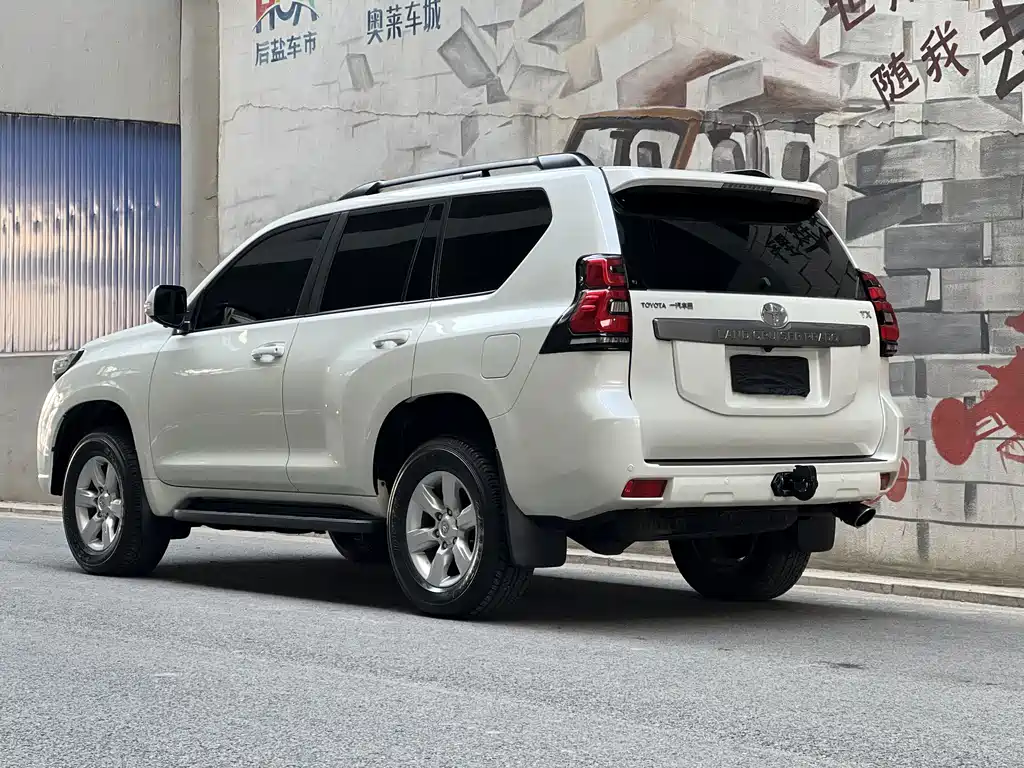 TOYOTA PRADO