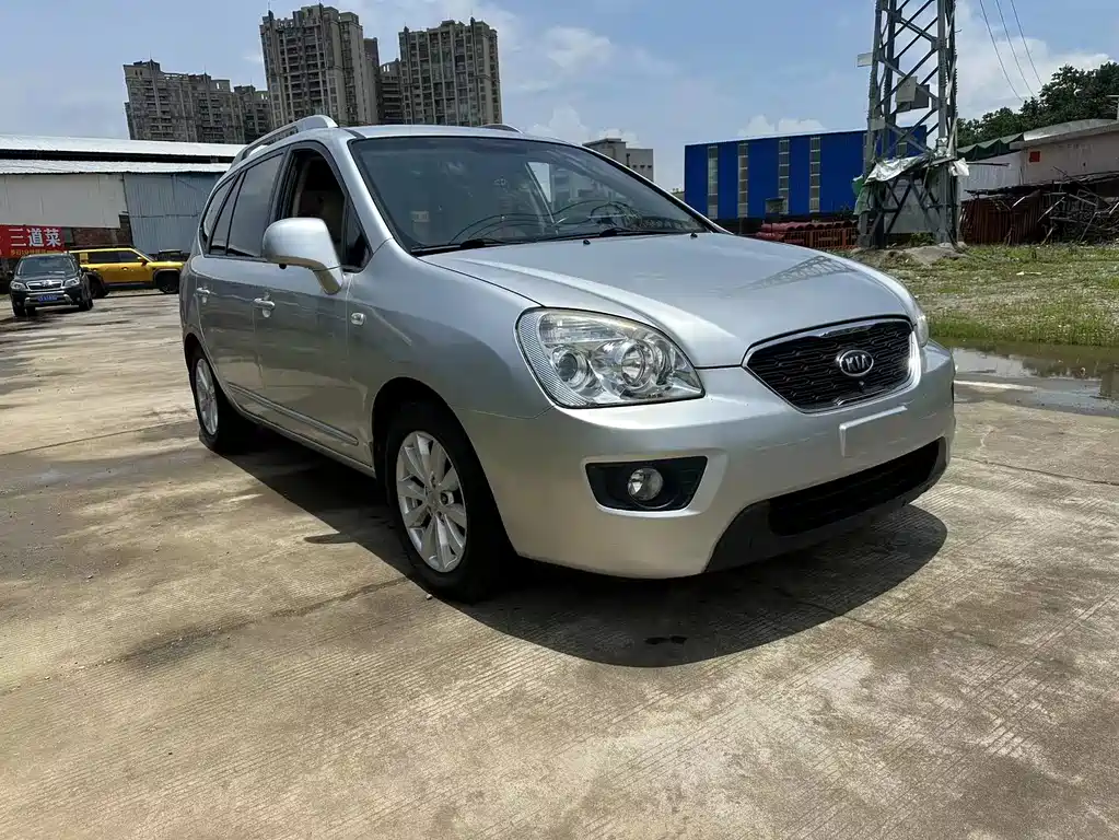 Kia Carens 2011 2.0L 7 мест AT Standard