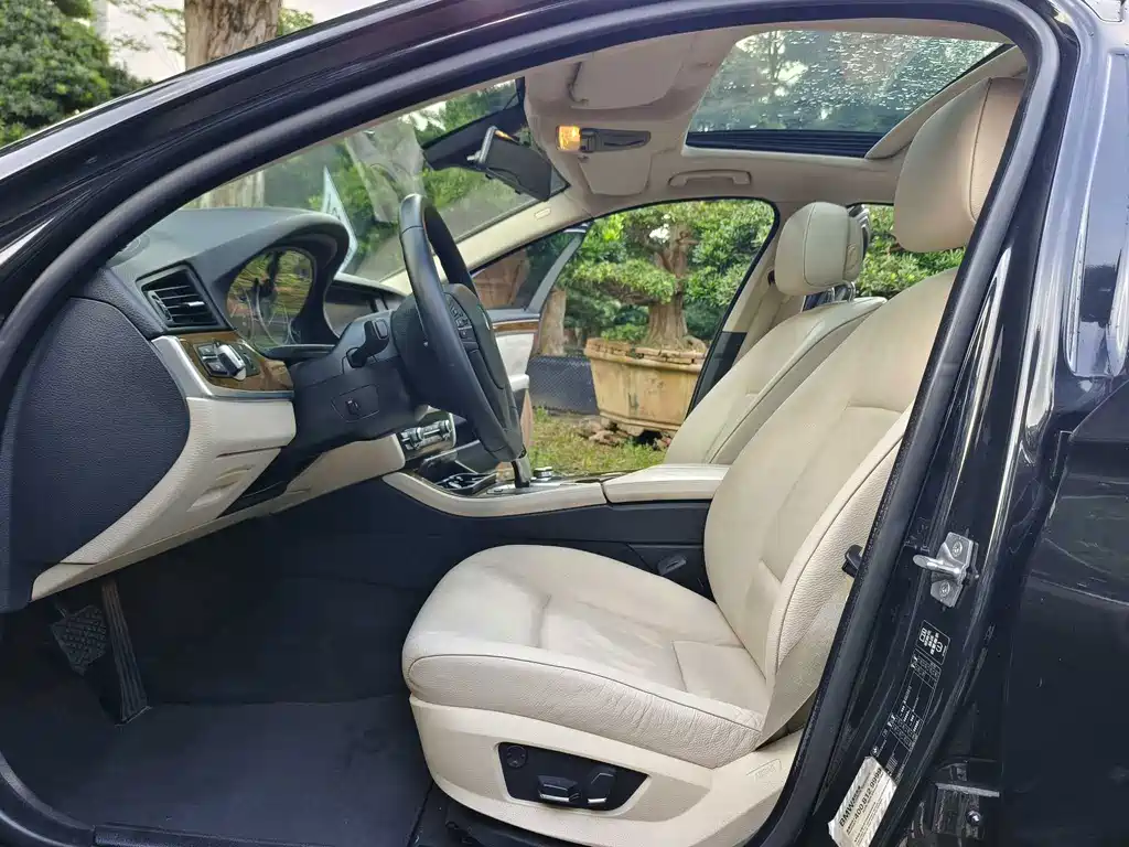 BMW 5 Series — миниатюра 8