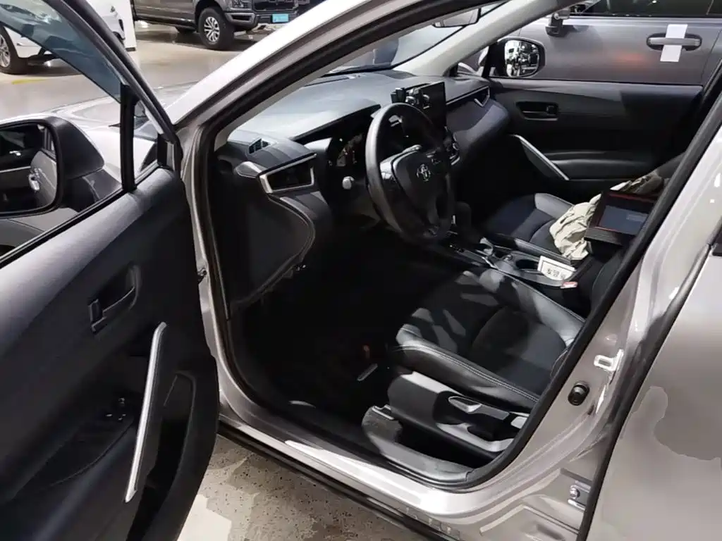 Toyota Corolla Cross — миниатюра 16