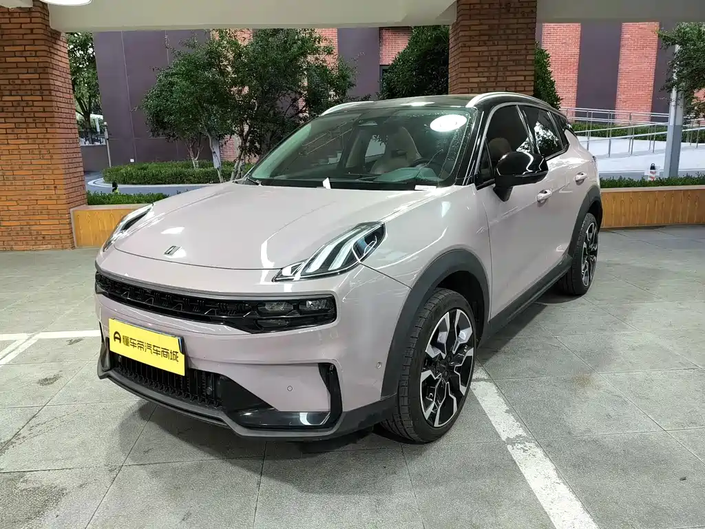 Lynk & Co 06