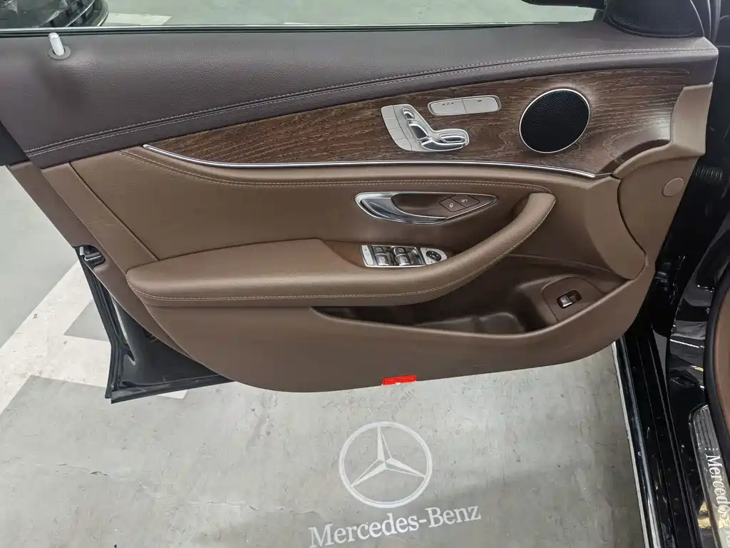 Mercedes-Benz E-Class — миниатюра 8