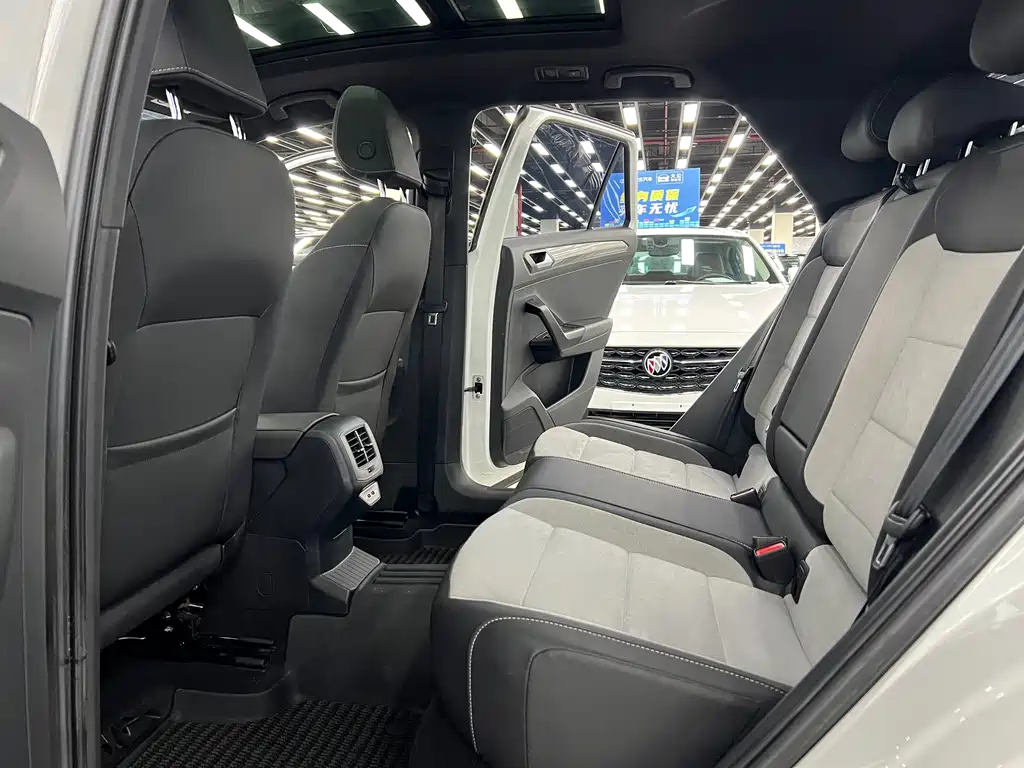 Volkswagen T-Roc — миниатюра 9
