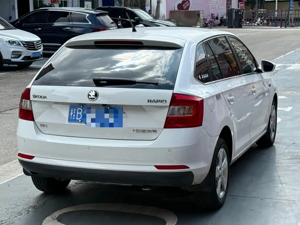Skoda Rapid Spaceback — миниатюра 7
