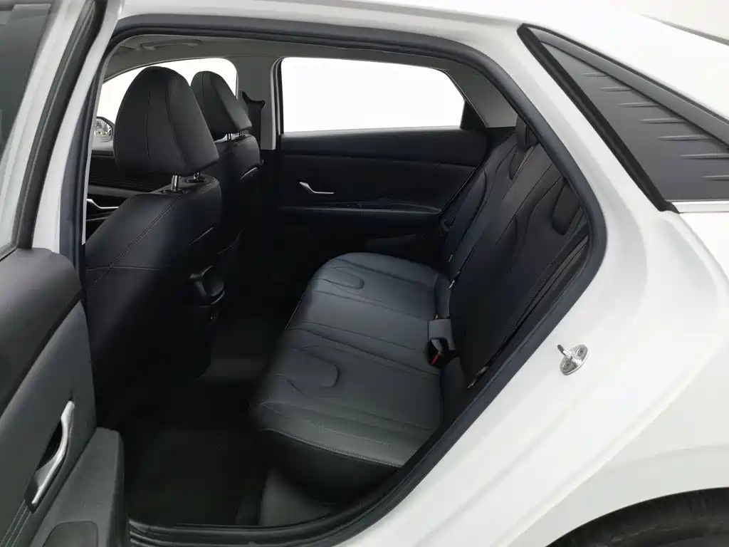 Hyundai Elantra — миниатюра 15