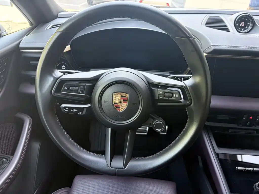 Porsche Macan EV — миниатюра 15