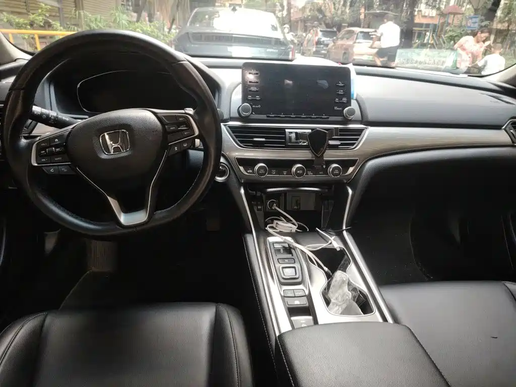 Honda Accord — миниатюра 13