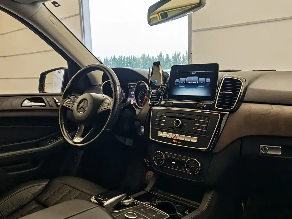 Mercedes-Benz GLE (Import) — миниатюра 18
