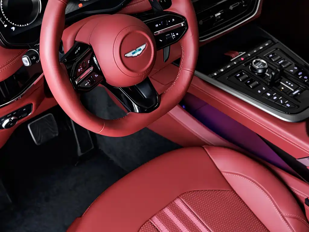 Aston Martin DBX 2025 4.0T V8 707