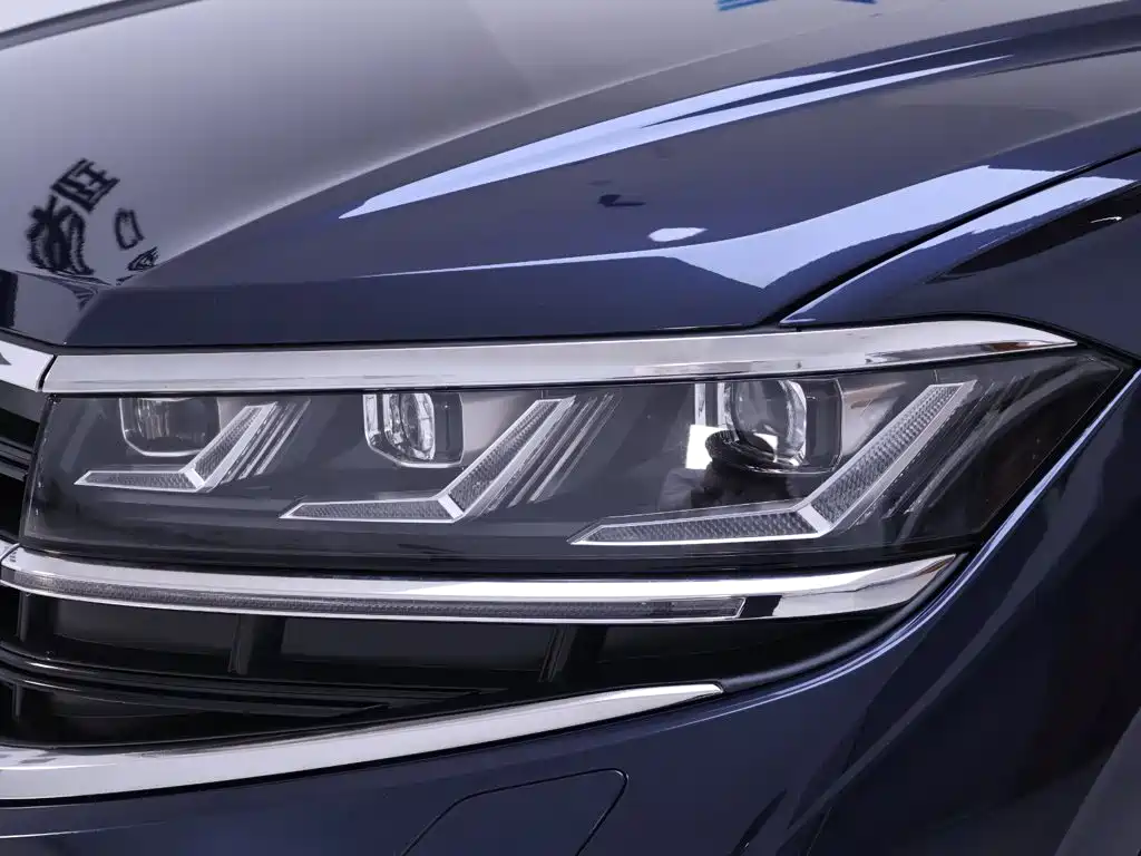 Volkswagen Touareg — миниатюра 4