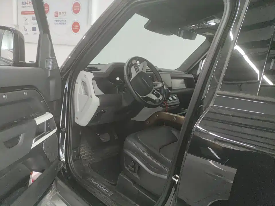 Land Rover Defender — миниатюра 7