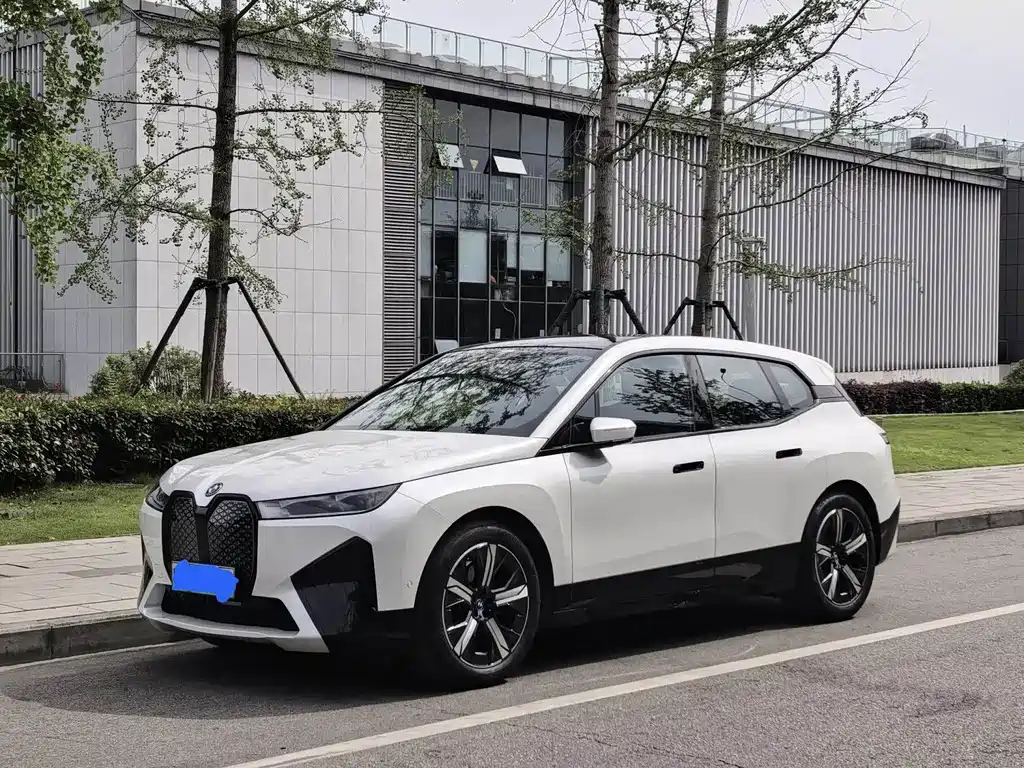 BMW iX