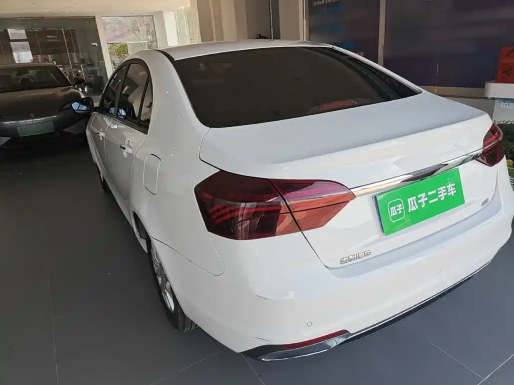 Geely Emgrand — миниатюра 5