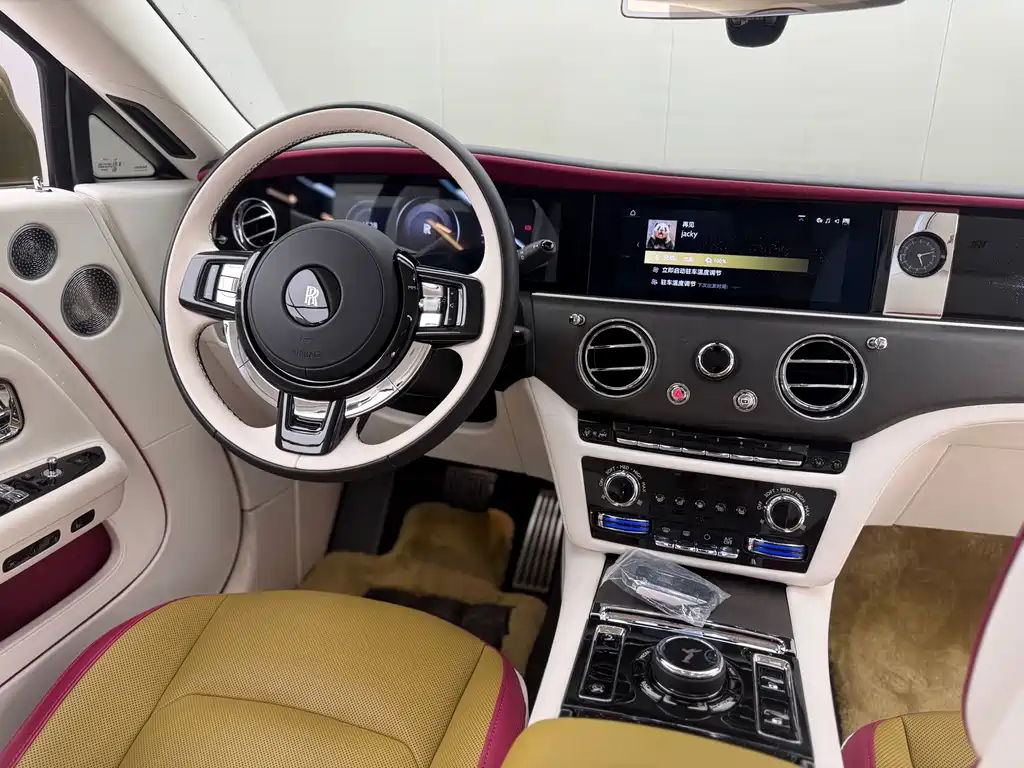 Rolls-Royce Phantom — миниатюра 13
