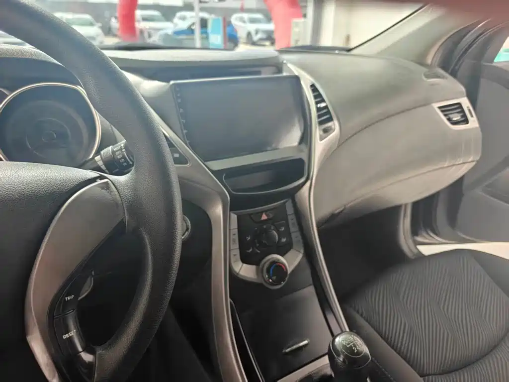 Hyundai Elantra Langdong — миниатюра 6