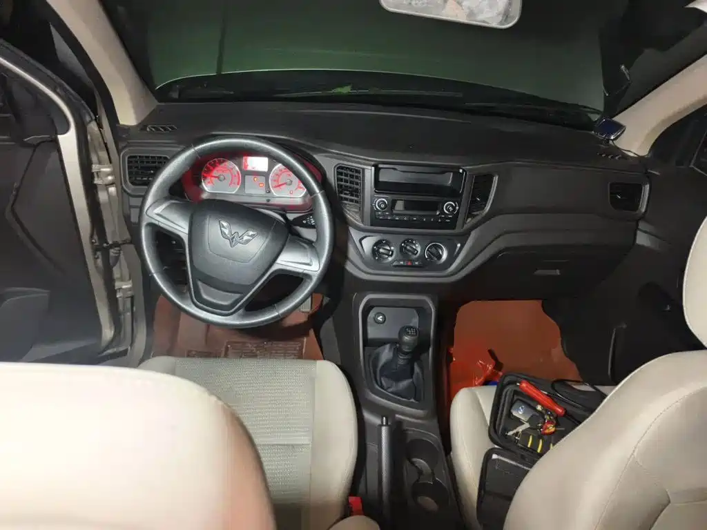 Wuling Hongguang V — миниатюра 6