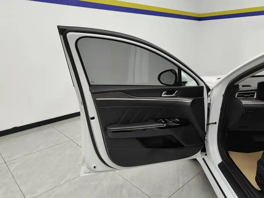 Kia K5 — миниатюра 7