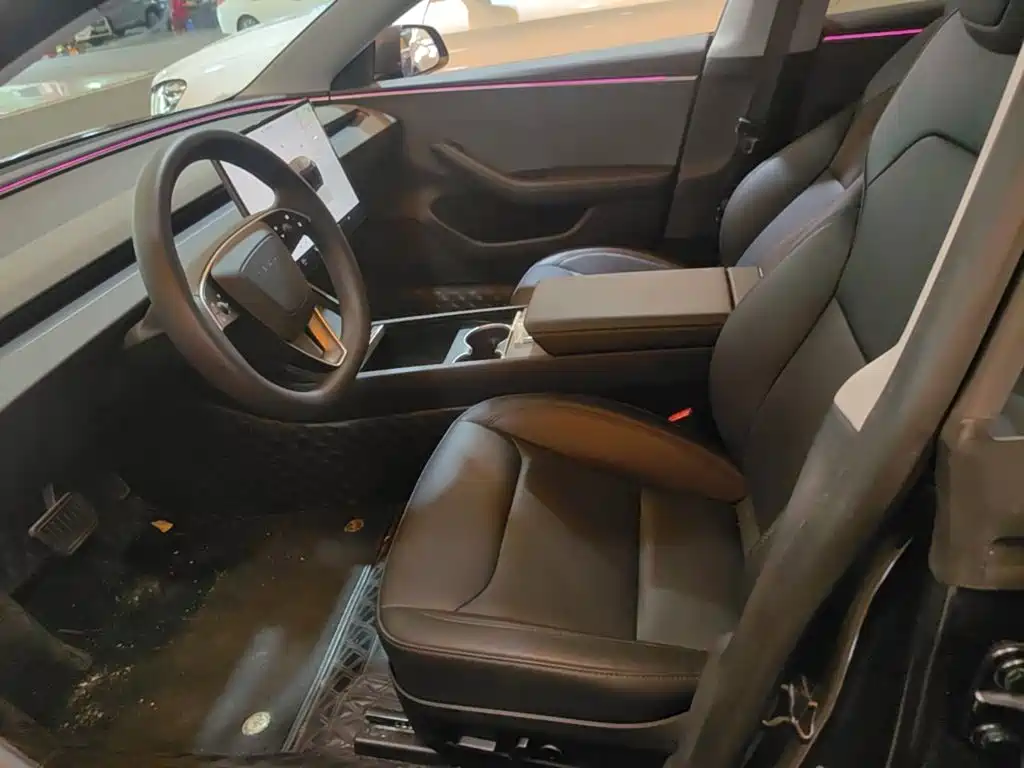 Tesla Model 3 — миниатюра 15