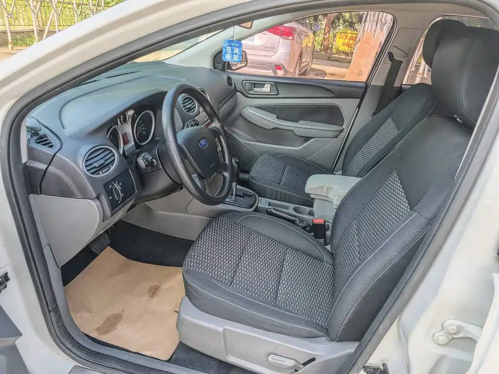 Ford Focus 2013 1.8L AT
