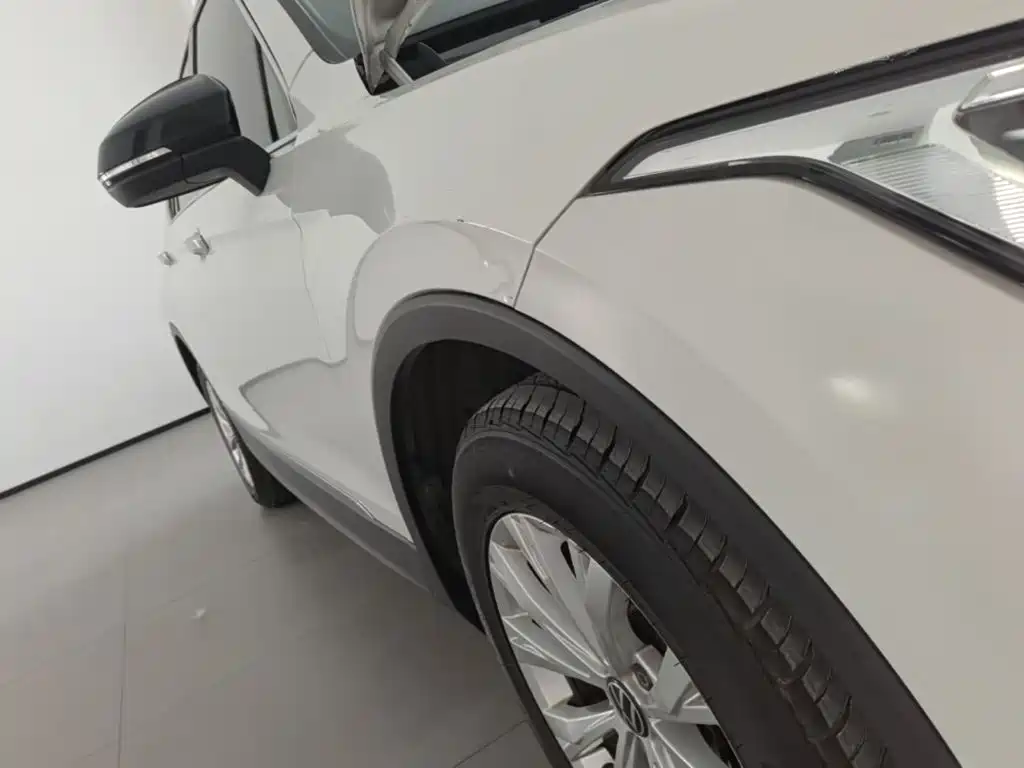 Volkswagen Tiguan L — миниатюра 21