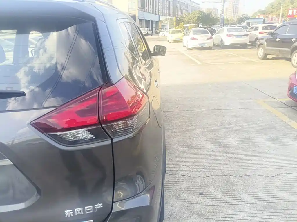Nissan X-Trail — миниатюра 8