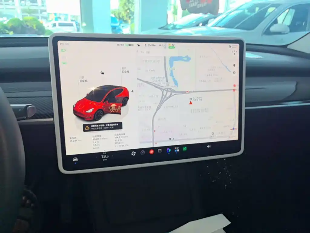 Tesla Model Y — миниатюра 13
