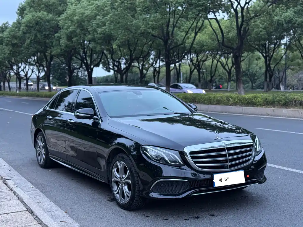 Mercedes-Benz E-Class — миниатюра 2