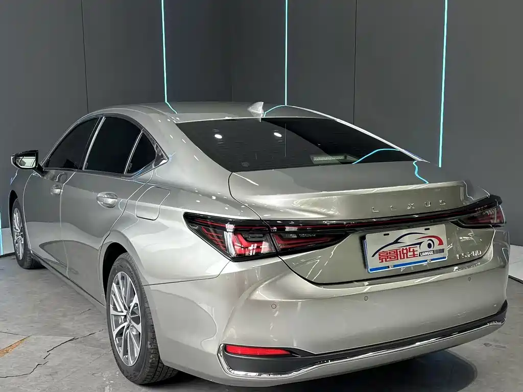 Lexus ES 2025 200 Premium