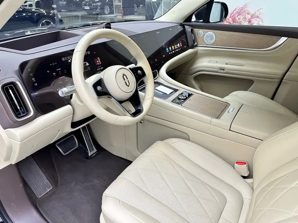 AITO ASK THE WORLD M9