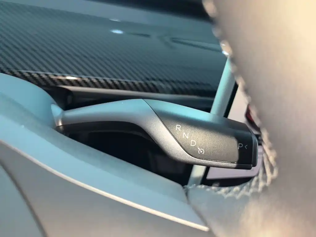Tesla Model Y — миниатюра 14