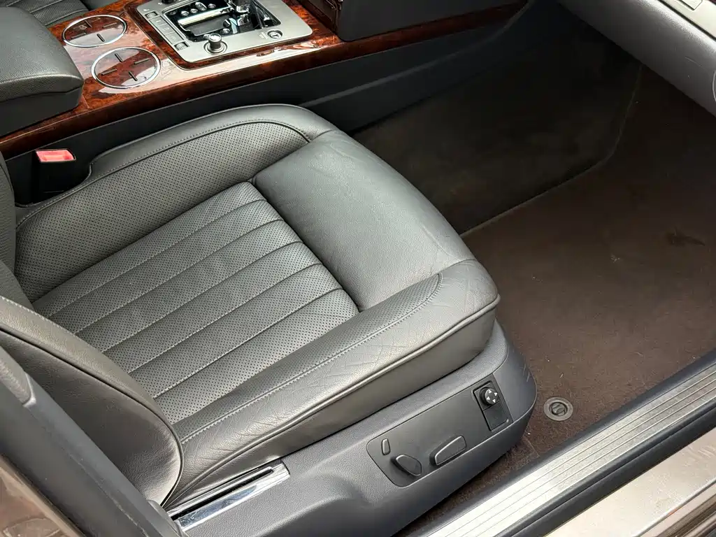 Volkswagen Phaeton — миниатюра 11