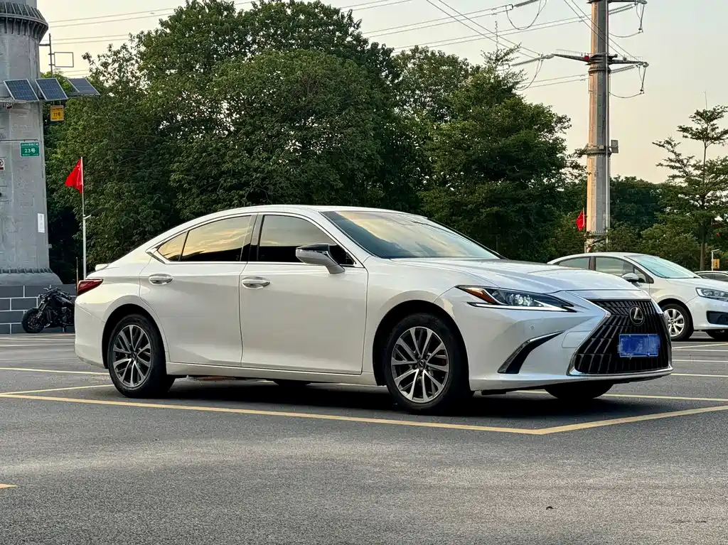 Lexus ES — миниатюра 5