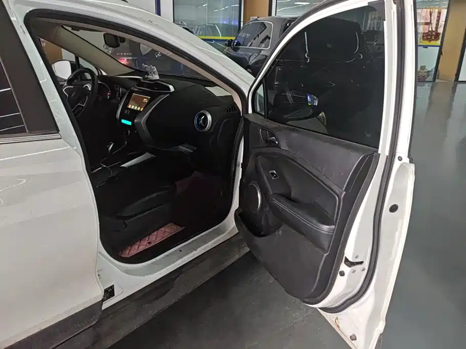 BYD Yuan EV — миниатюра 8