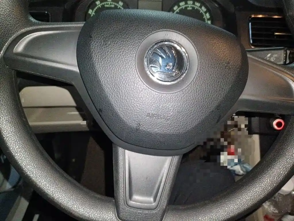 Skoda Rapid — миниатюра 7
