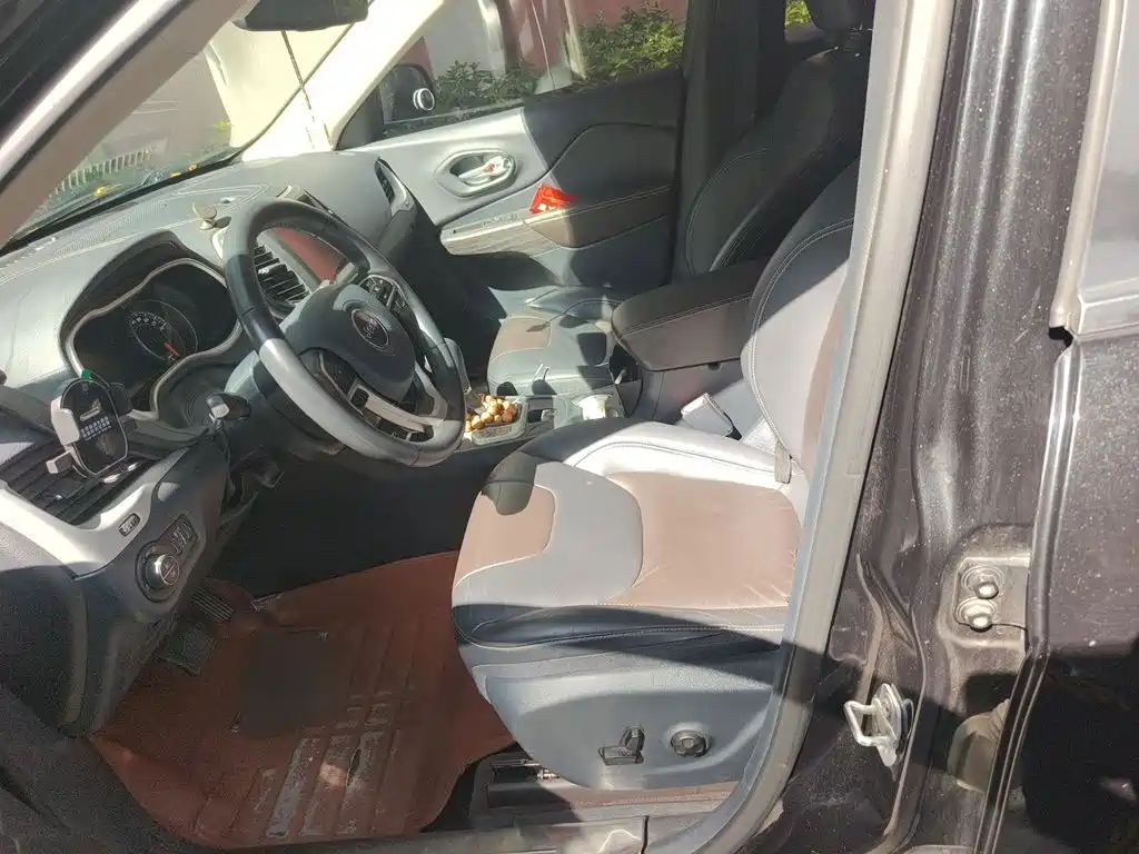 Jeep Cherokee — миниатюра 11