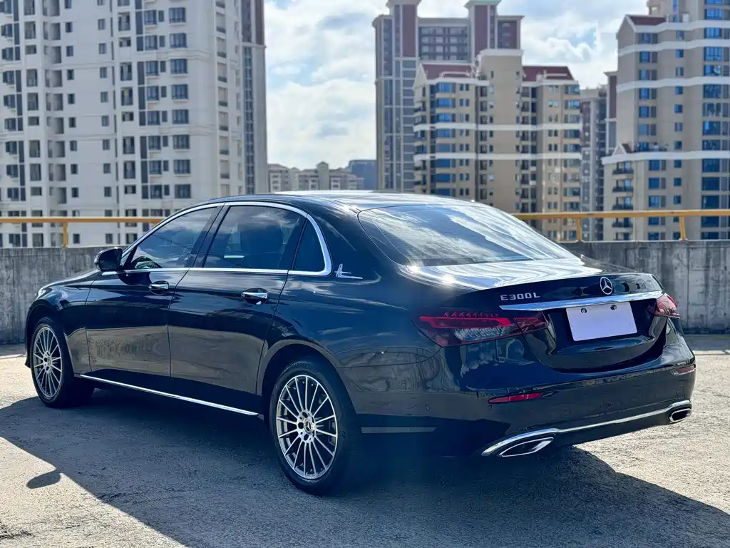 Mercedes-Benz E-Class — миниатюра 3