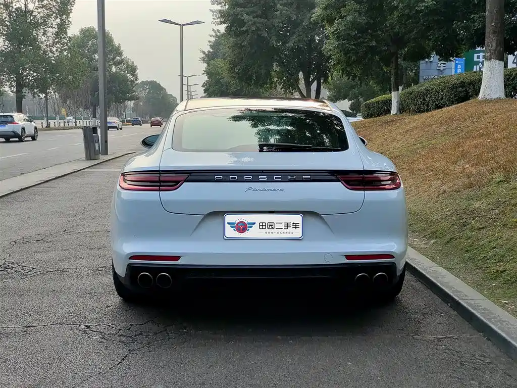 PORSCHE PANAMERA