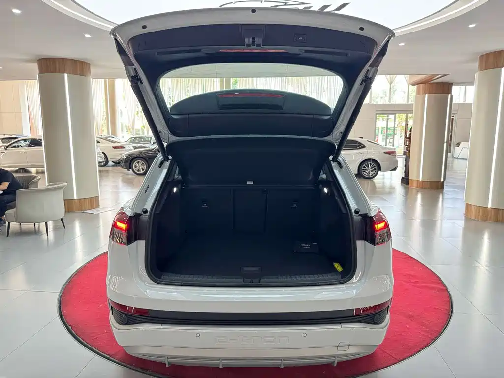 Audi Q4 e-tron — миниатюра 36