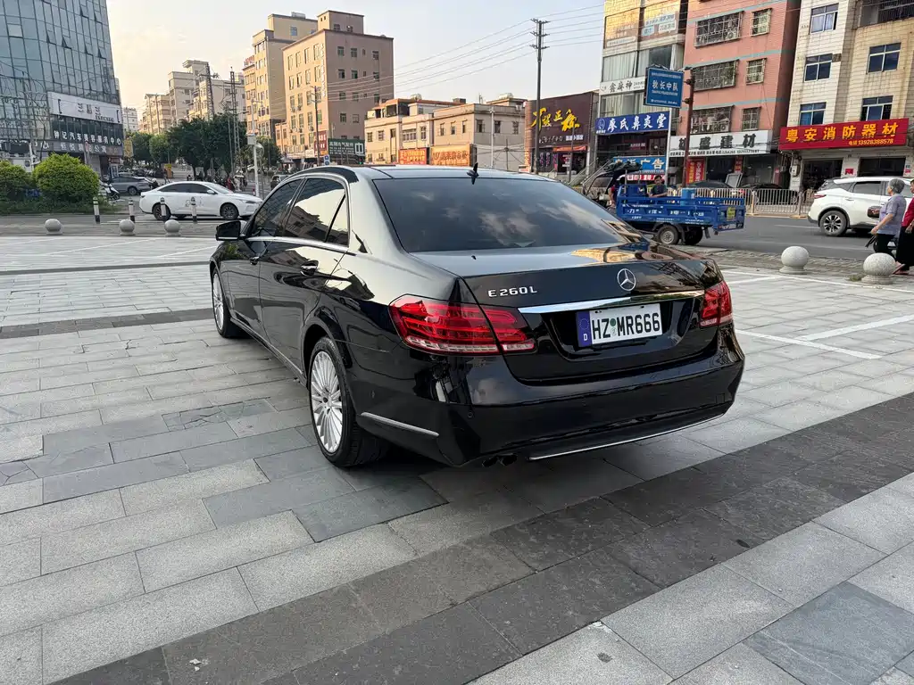 Mercedes-Benz E-Class — миниатюра 6