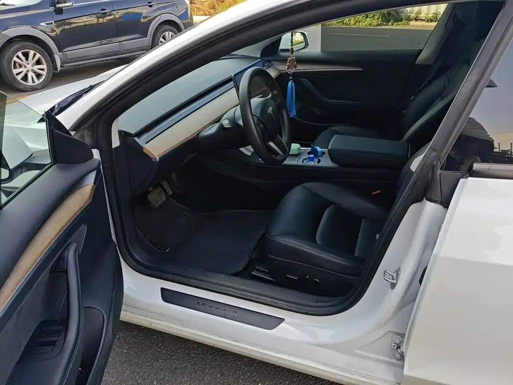 Tesla Model 3 — миниатюра 12