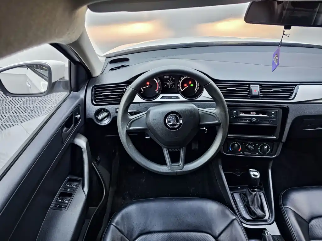 Skoda Rapid — миниатюра 9