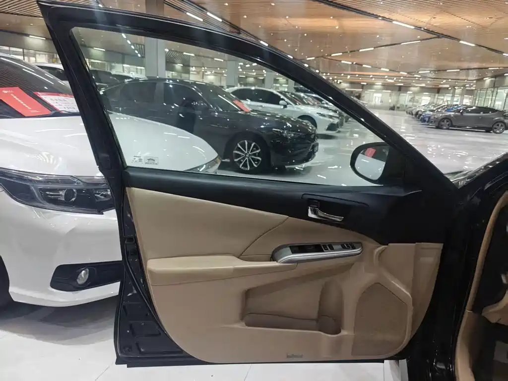 Toyota Camry — миниатюра 6