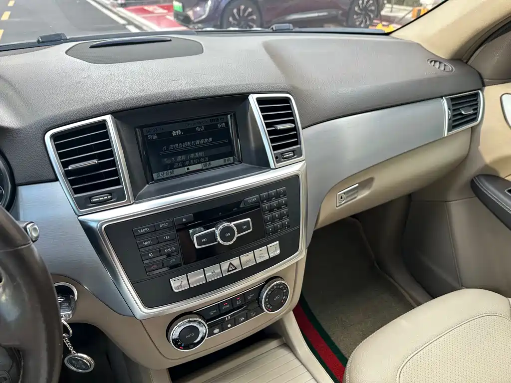 Mercedes-Benz M-Class — миниатюра 10