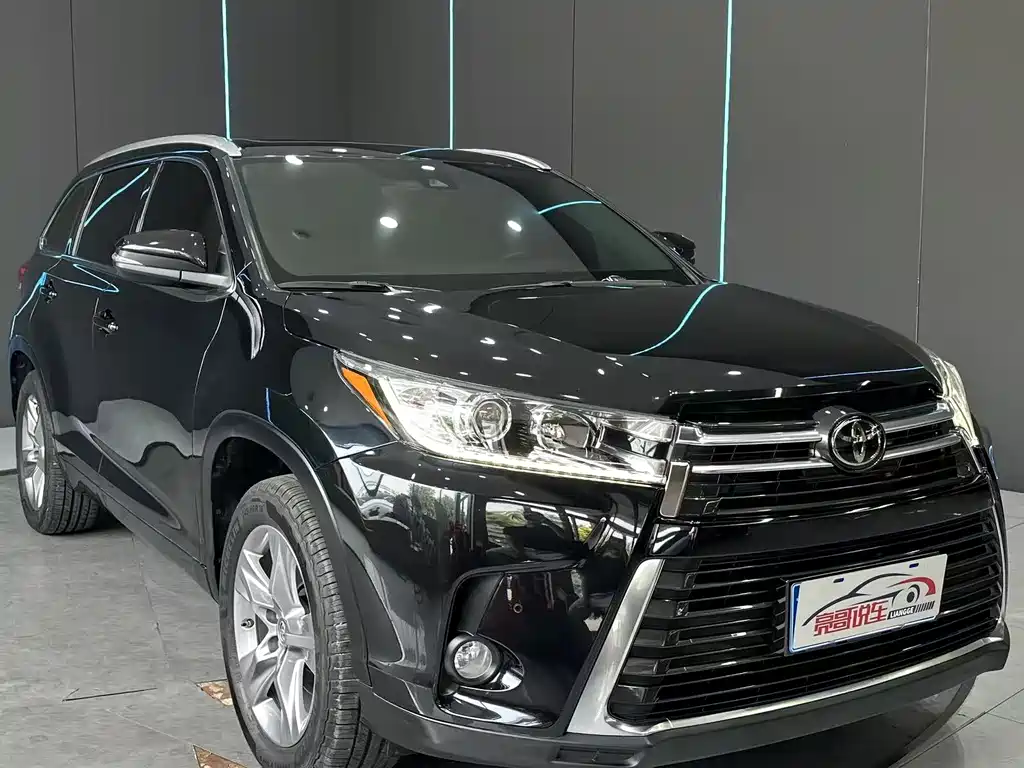 Toyota Highlander 2021 2.0T Luxury 7 мест