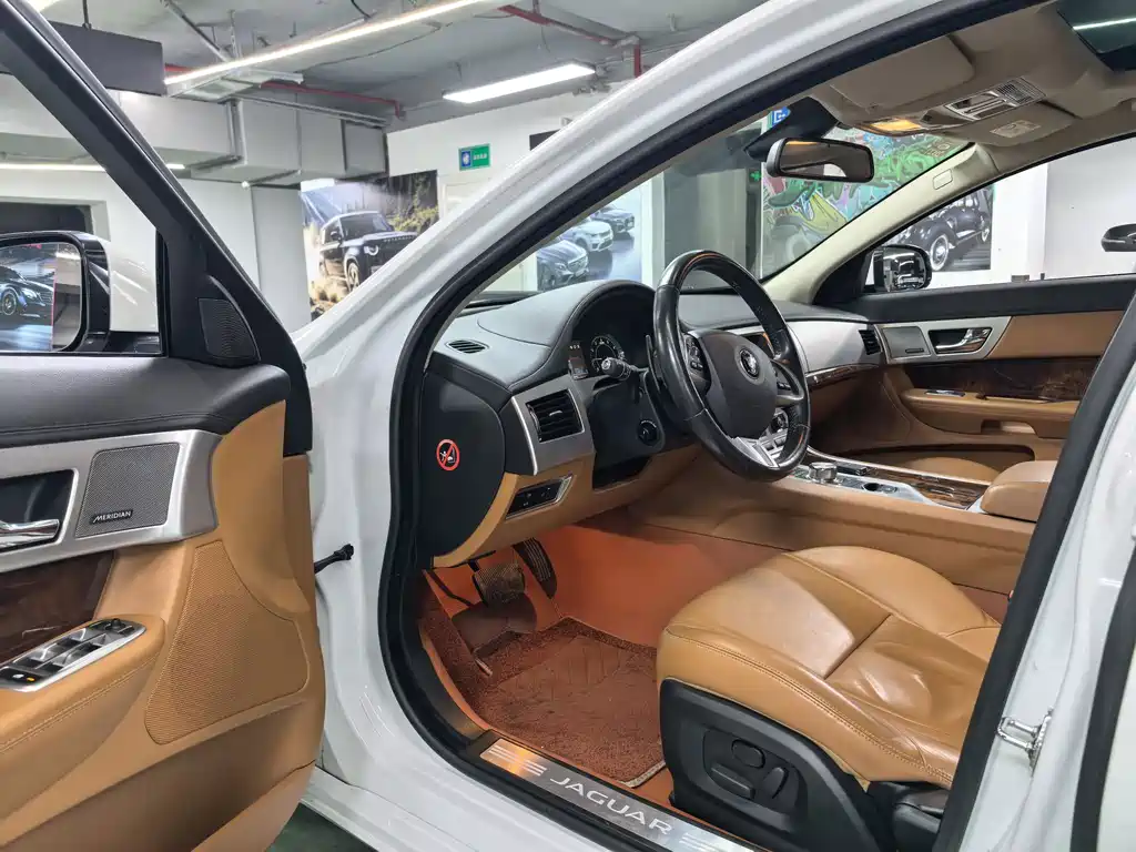 Jaguar XF — миниатюра 5