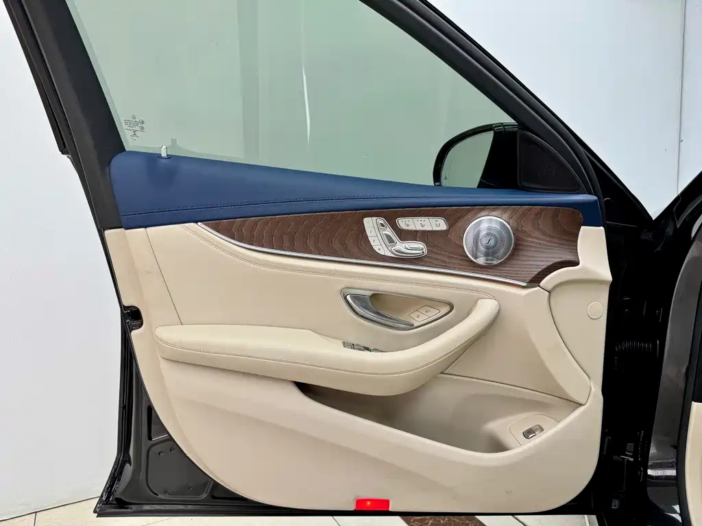 Mercedes-Benz E-Class — миниатюра 9