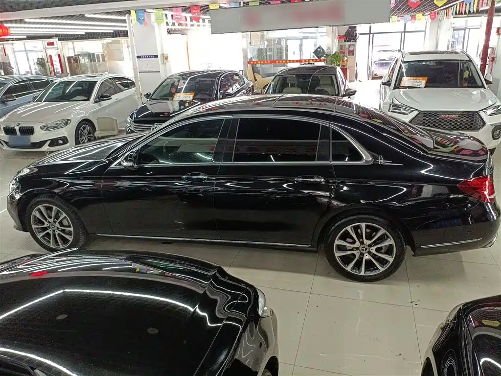 MERCEDES-BENZ E CLASS