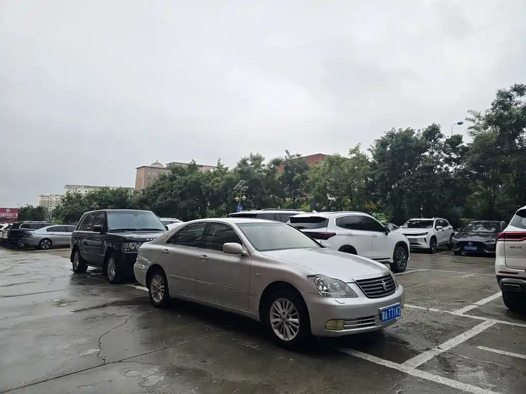 Toyota Crown — миниатюра 12