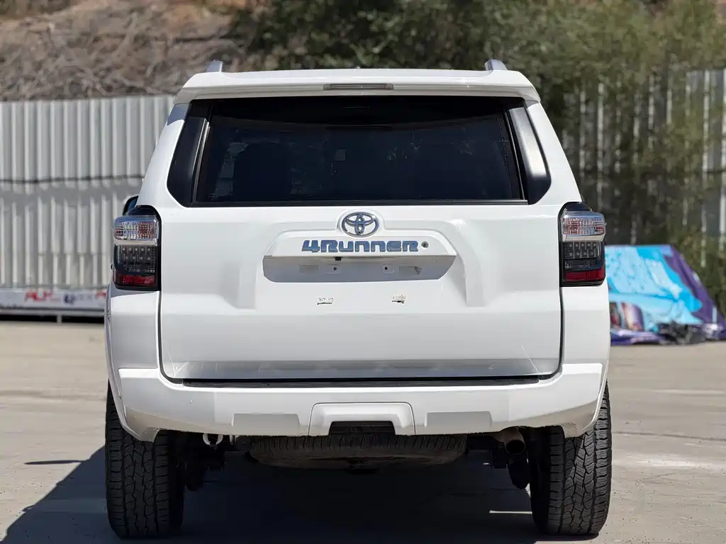 Toyota 4Runner 2016 4.0L AT